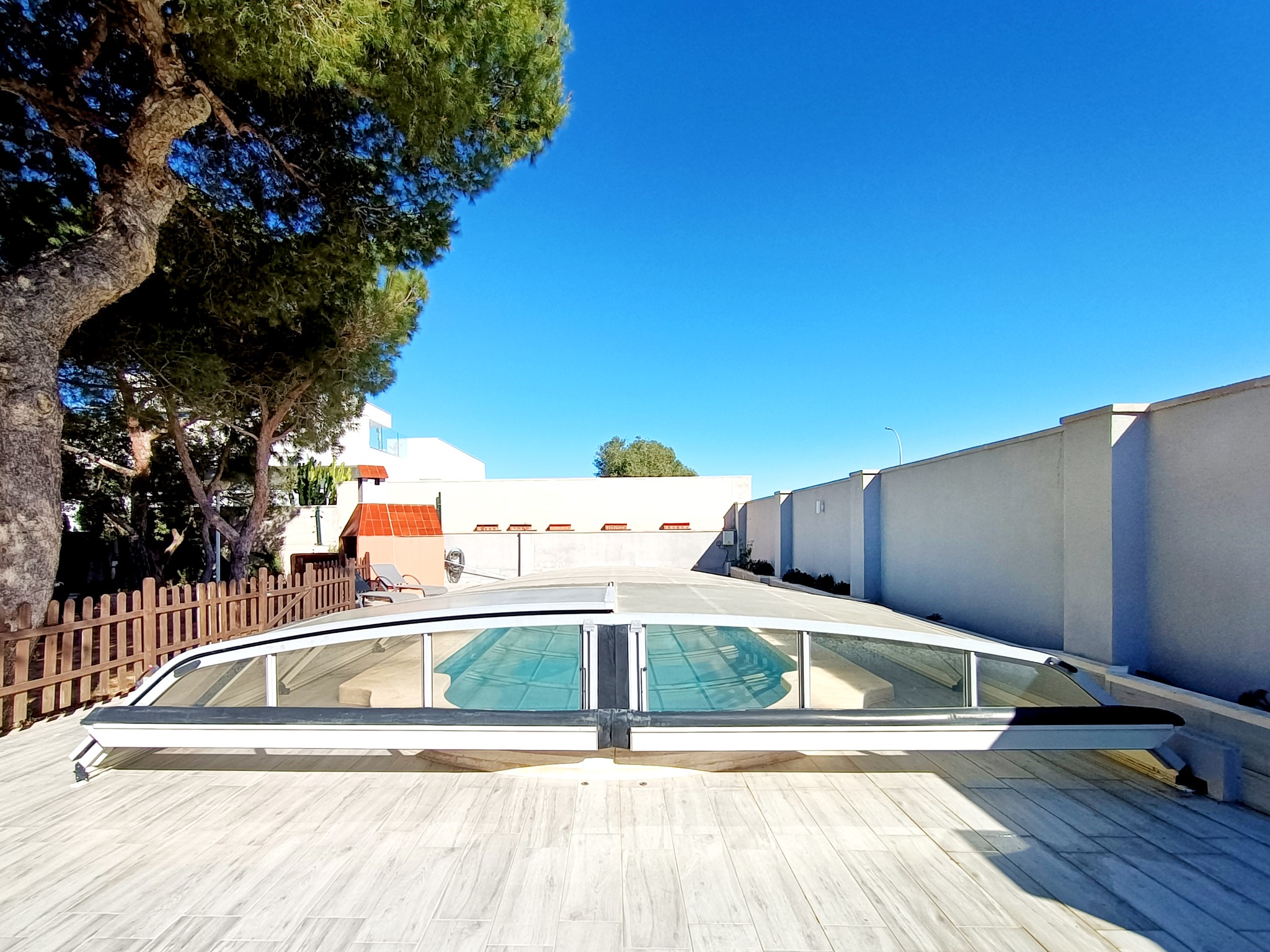 Piscina climatizada y cubierta